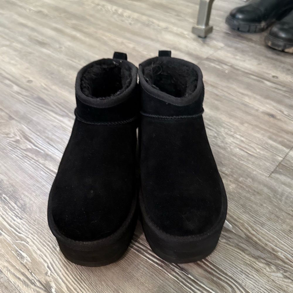 CLASSIC ULTRA MINI PLATFORM BOOTS